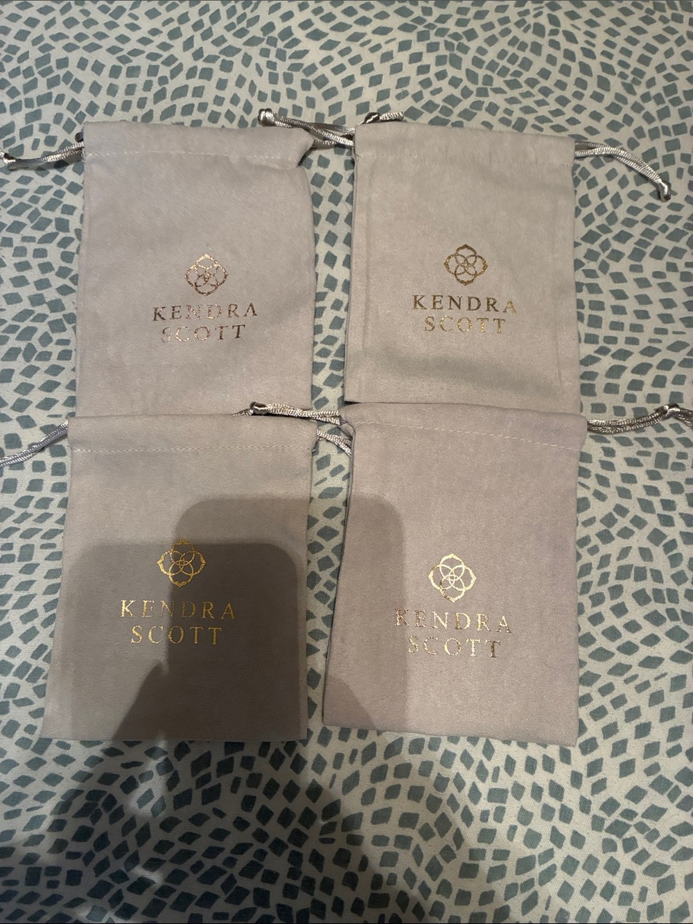 Set of 4 - Kendra Scott Jewelry Pouch - Light Gray